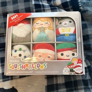 Squishmallow 2021 classic holiday squad